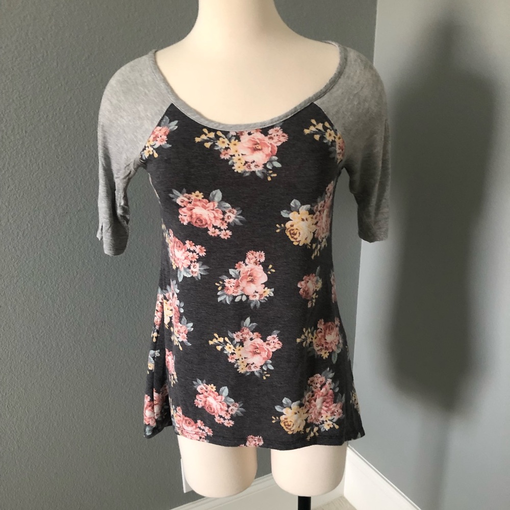 Threads Studio Floral High-Low Raglan T-Shirt Blouse - Picture 11 of 16